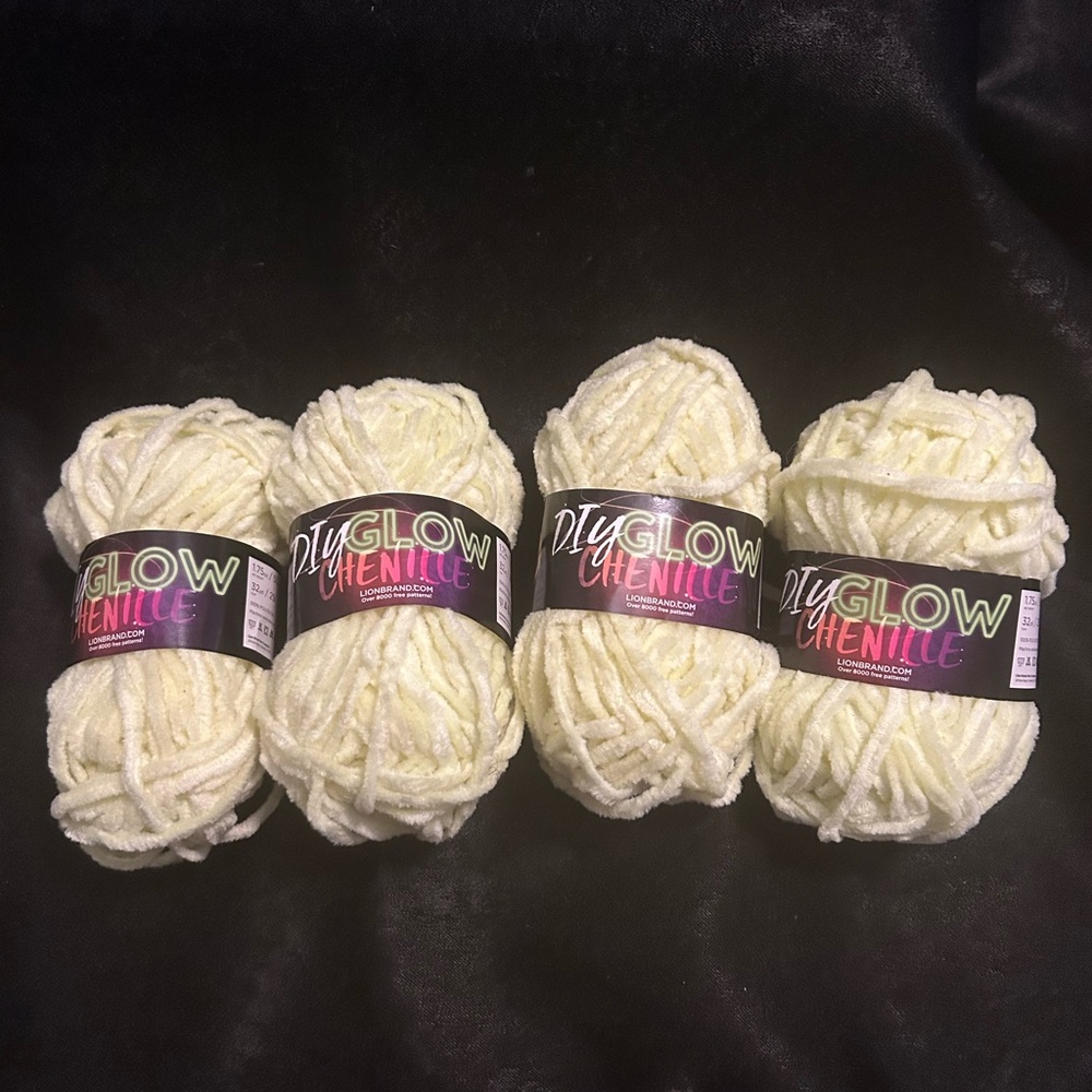 Lion Brand DIY Glow Chenille Yarn Firefly  Luciole 4 Skeins 32yd/1.75oz Each